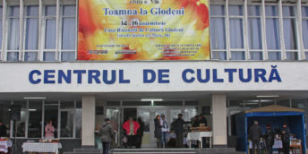 Expo-tîrgul „Toamna la Glodeni” a dat start activităţilor, consacrate  Hramului oraşului